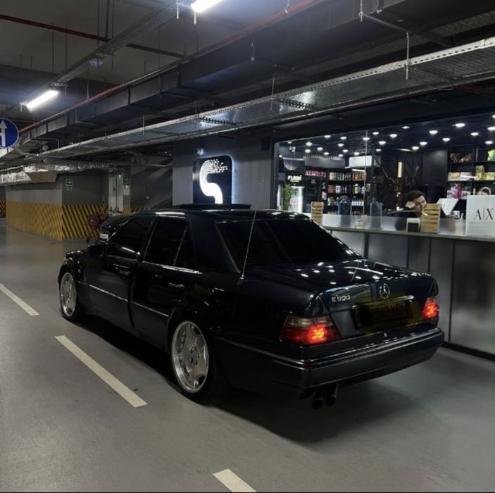 Mercedes benz w124 e500