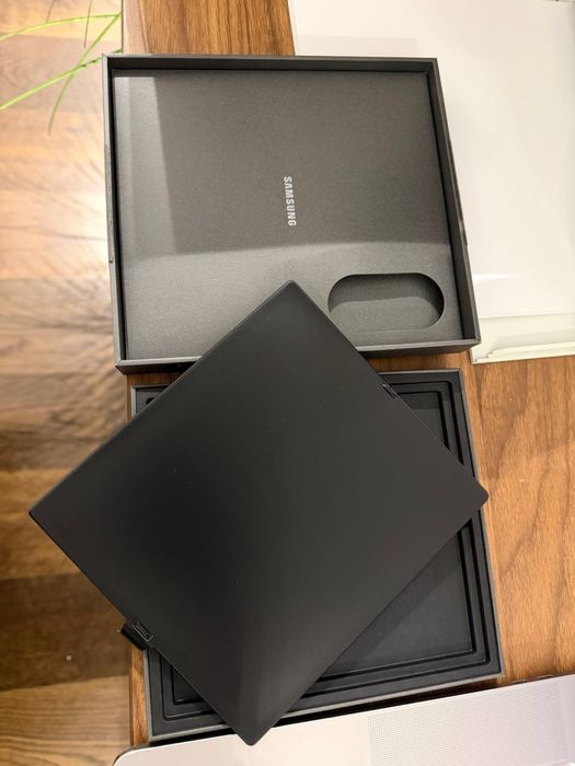 Нов с гаранция ! Samsung Galaxy Z Fold8 Ultra