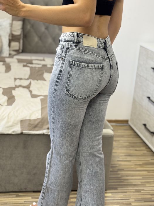 Blugi Stradivarius D72