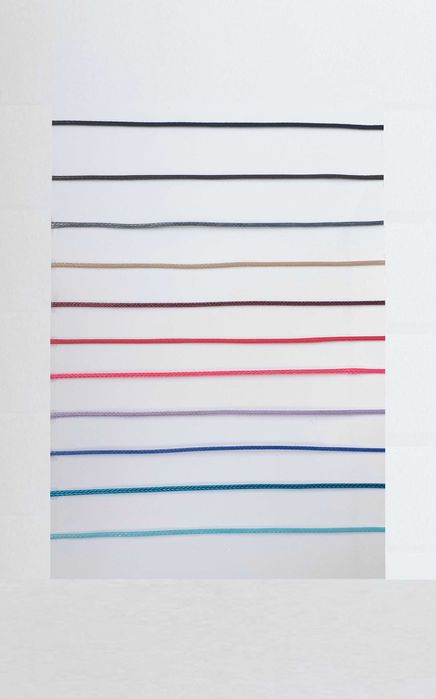 Гривна червен конец със сребро