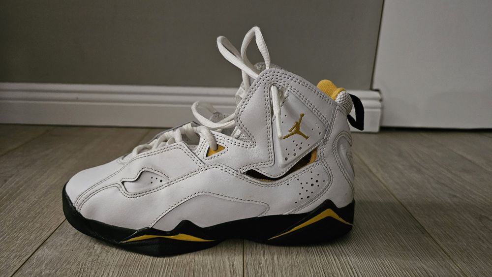 Air Jordan True Flight, White /Yellow