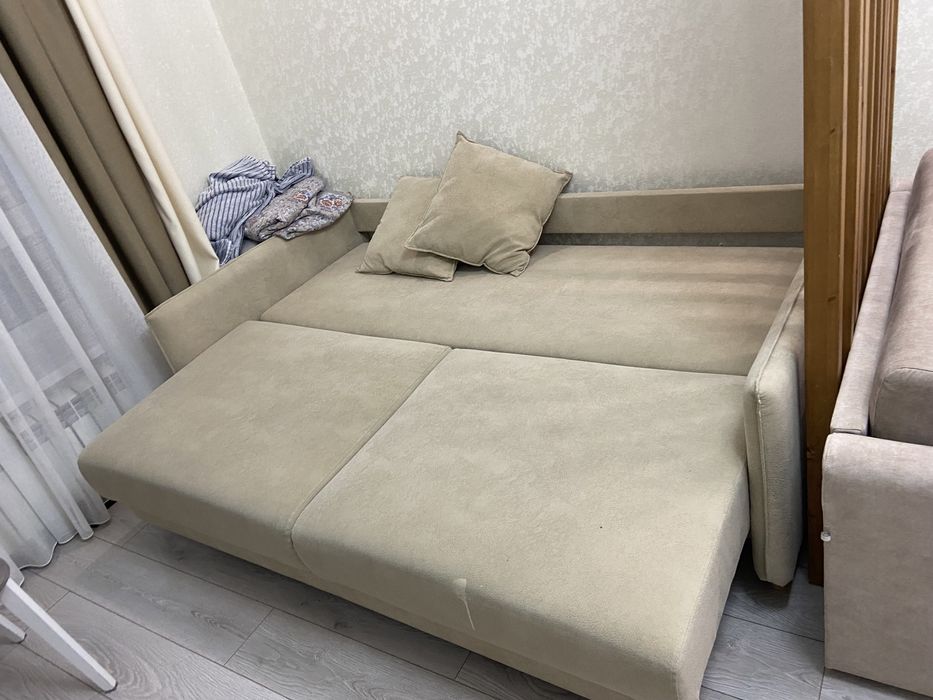 Диван, раздвигается, б/у.