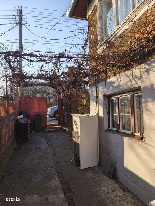 Casă cu 6 camere în Dâmbul Rotund