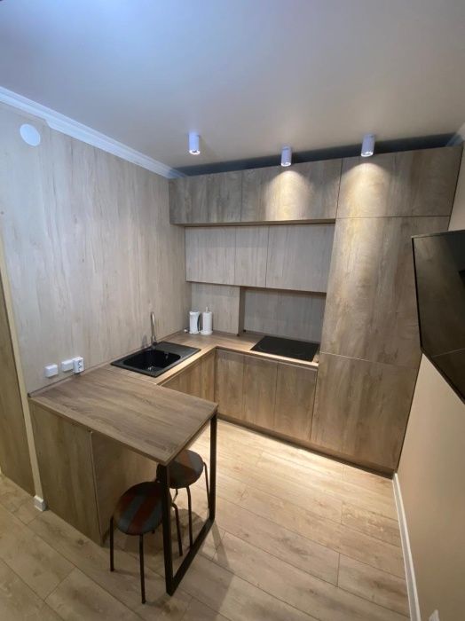 Сдам 1 ком. дизайнерскую квартиру центр ярмарка вокзал артур почасам