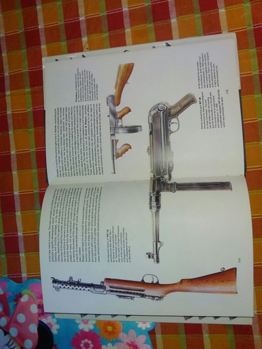 Продавам антикварна книга на Анлийски език