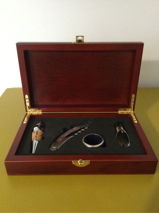 Комплект аксесоари за вино