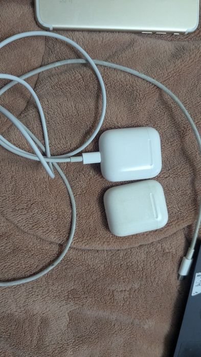 2 штуки Airpods 2