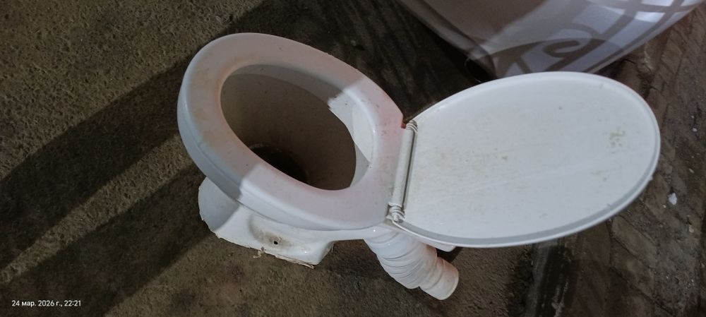 Продам унитаз для ремонта