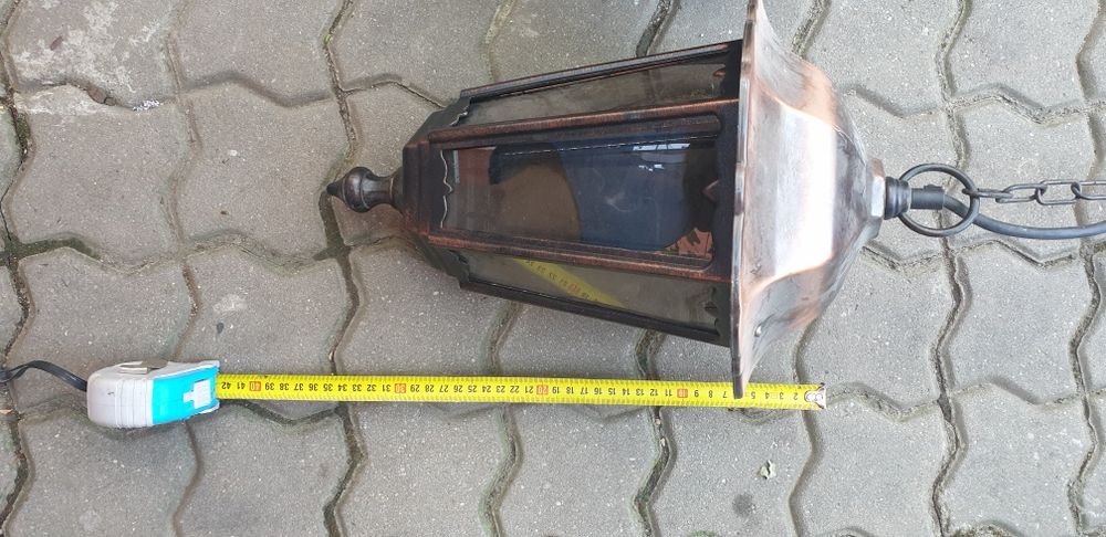 Lampa exterioară de epocă.
