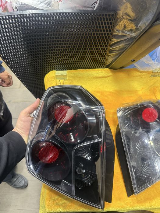 Optra mednayt qora va qizil rangi bor