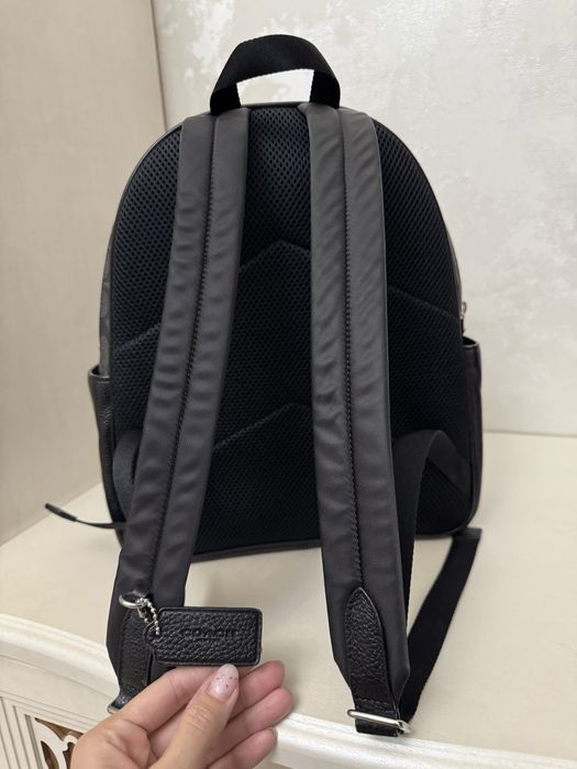 Продам рюкзак Coach