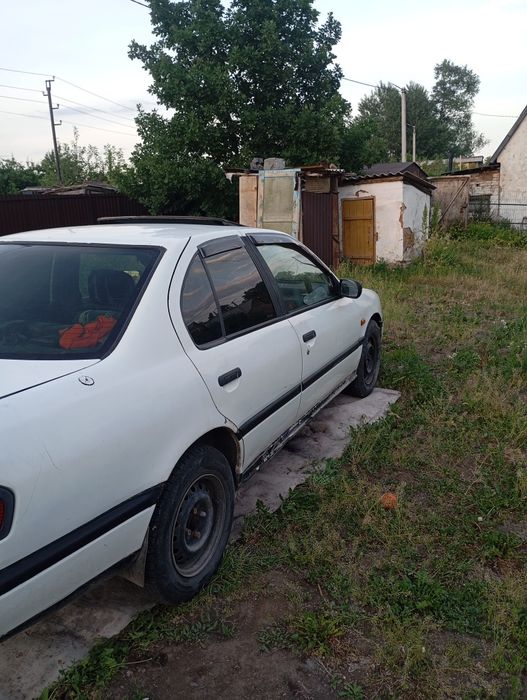 продам нисан примера.