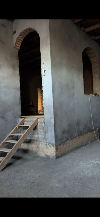 Uy sotiladi savdosibor kelishib beramiz