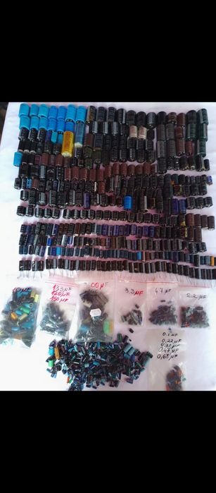 Lot de mii de piese ca Circuite Integrate/ Tranzistori / Condensatori