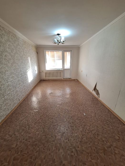 Продаётся 2 комн Универмаг