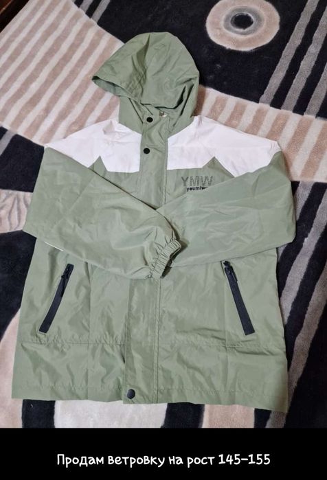 Продам куртки для девочки