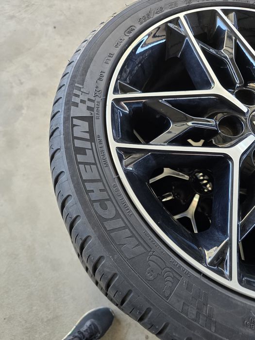 4 Броя 235/45/18 Michelin 2x7,2mm 2x6mm