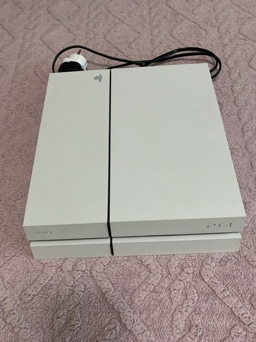 Consola  PlayStation 4 + 5 jocuri