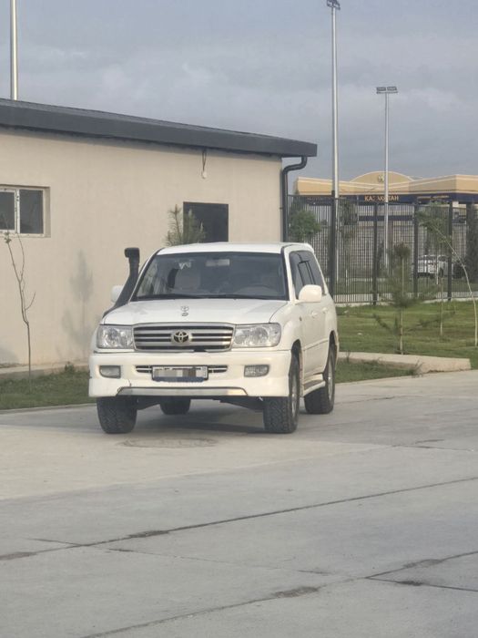 Toyota Land Cruiser 100