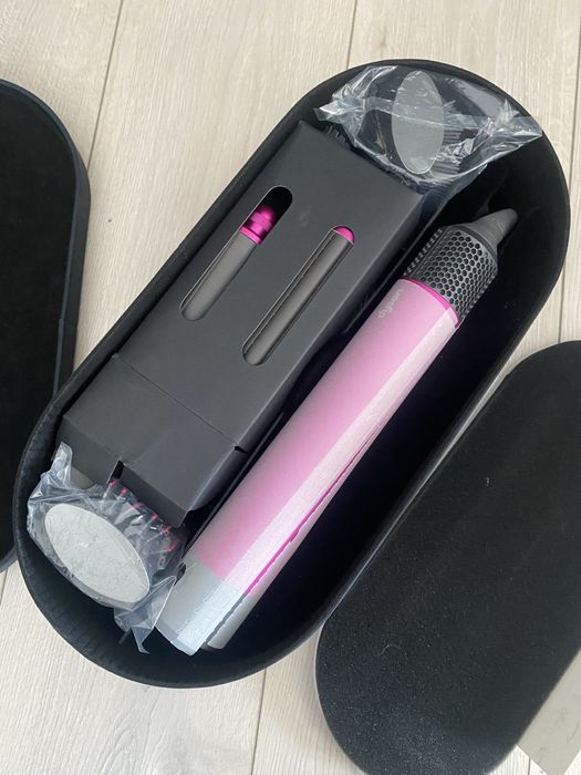 Dyson Hair HS-05 cu toate accesorile nou sigilat