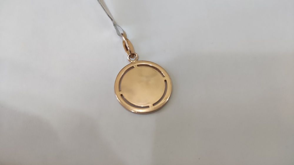 Продам кулон золотой, скорпион.