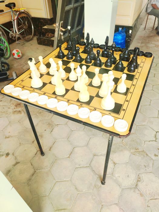 Продаётся настольные шахмат и шашки