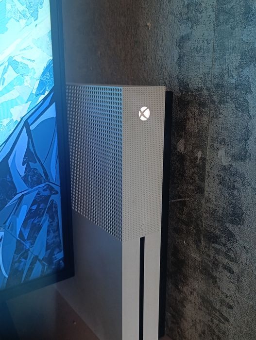 Xbox one s с геймпадом