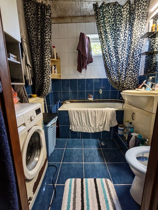 Vand apartament cu 3 camera etajul 4,plus garaj