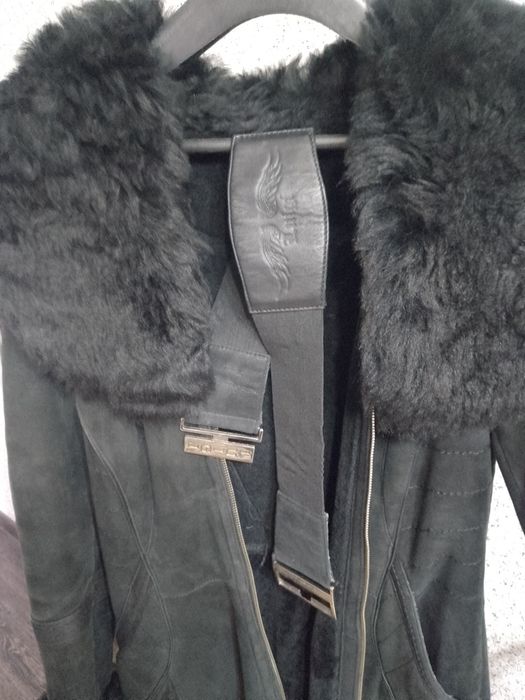 Зимнее пальто и дубленку.