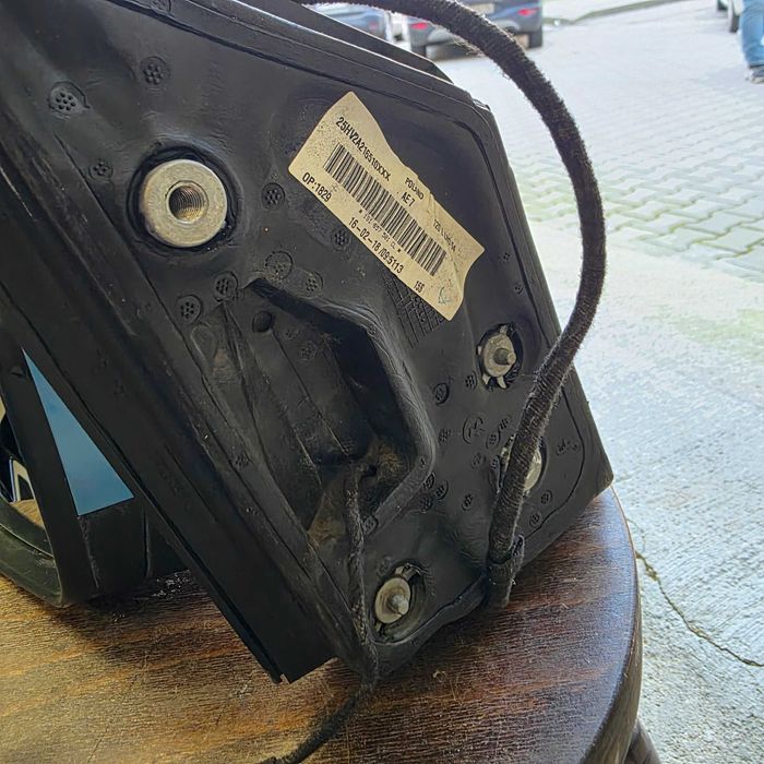 Продавам ляво огледало за Фолксваген UP