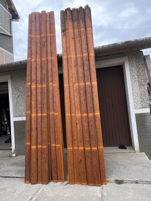 Garaj din lemn cu lambriu