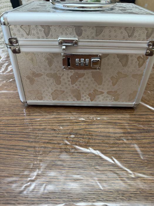 Бьюти кейс в отличном состоянии