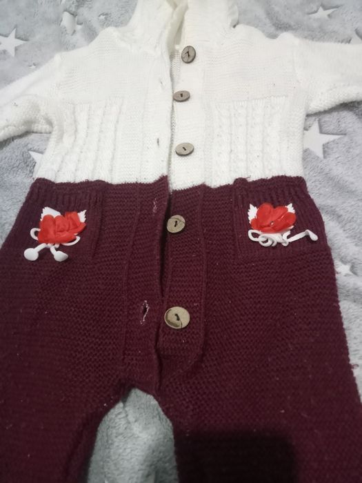 Комбинезон вязаный для девочки