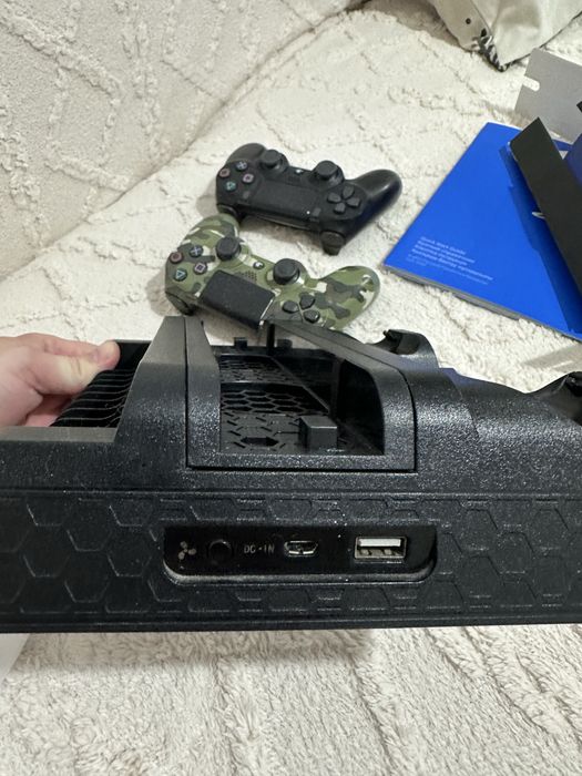 Продам Сони плейстейшен 4про 1тр+ Vr
