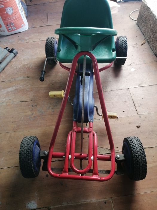 Kart cu pedale pentru copii