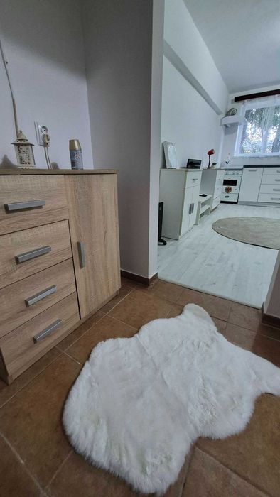 Garsoniera de vanzare in Onesti, zona de jos, situata la parter.