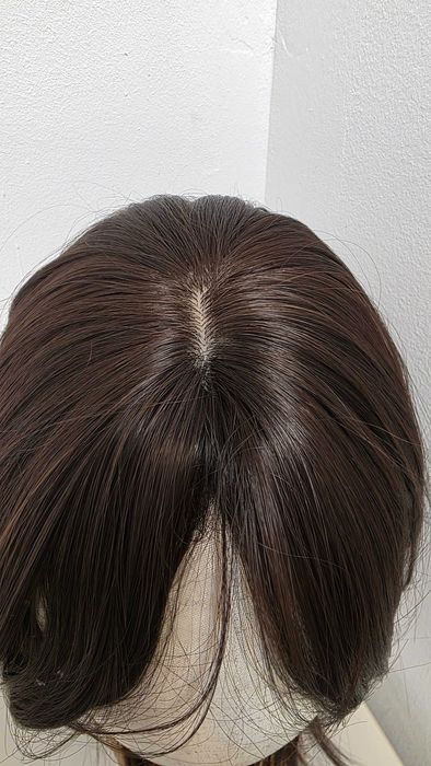 Perucă HAIRCUBE scurtă șaten închis, dreaptă în straturi, sintetică