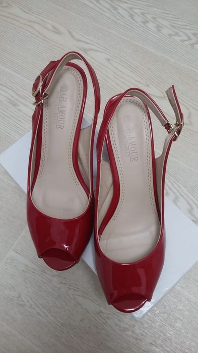 Продаются туфли. Размер: 37. Цена: 5000 тг.