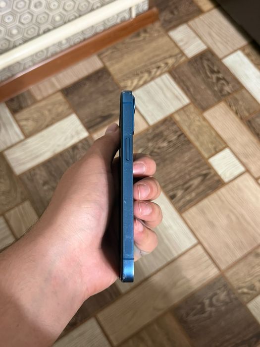 Продаю iPhone 13