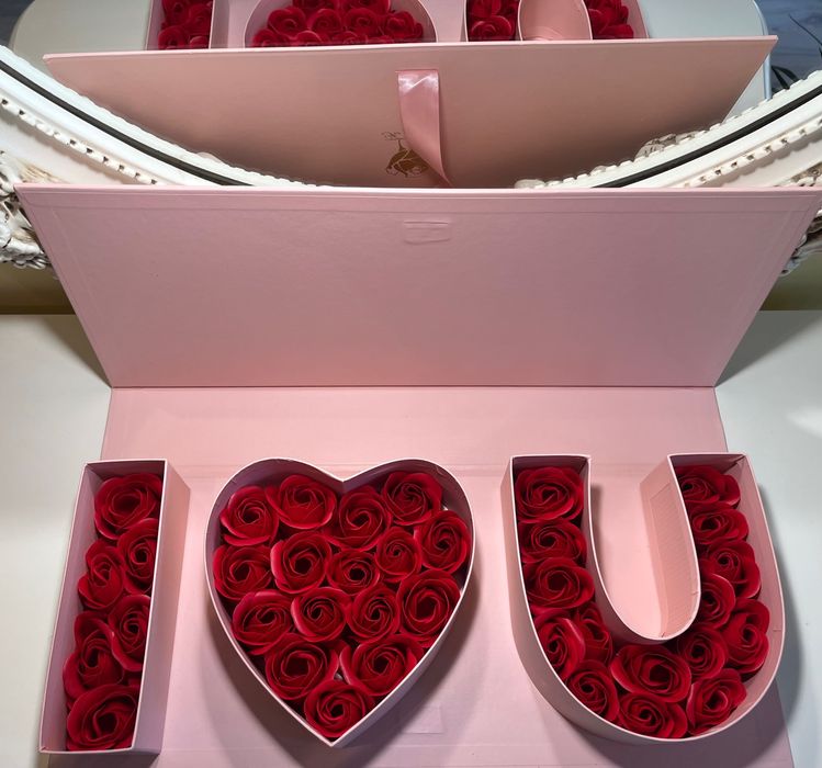 Делукс подаръчна кутия с рози