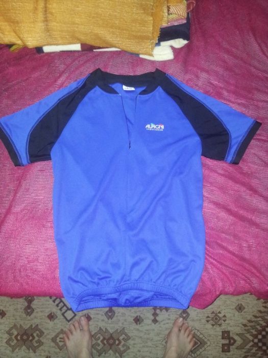 Продавам велотениска размер М