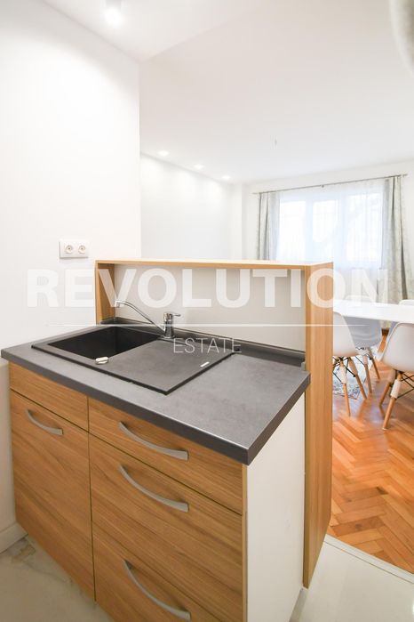 Дава се под наем Тристаен апартамент в София, Оборище - 115 кв.м за 800 € - Снимка #5