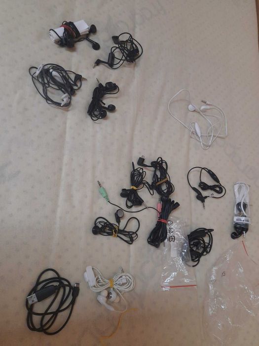 Чисто нови слушалки SAMSUNG, NOKIA, LG и други