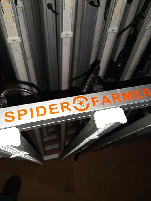 Spider Farmer SE7000 720W 2 75umol/j
