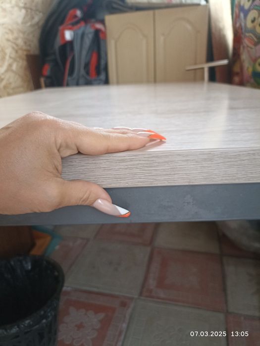 Стол и стулья 5 штук