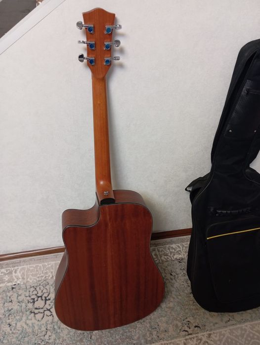 Продаётся Гитара