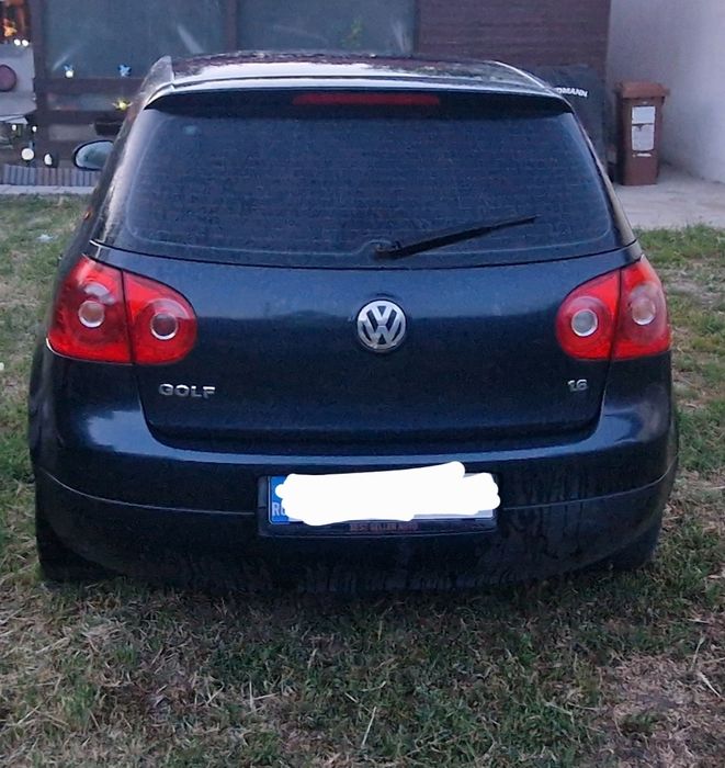 Vând Volkswagen Golf 5 1.6 mpi