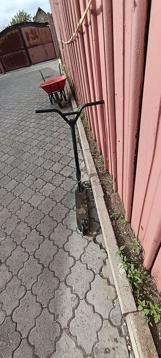 продам трюковой самокат.Ручки руля потерял