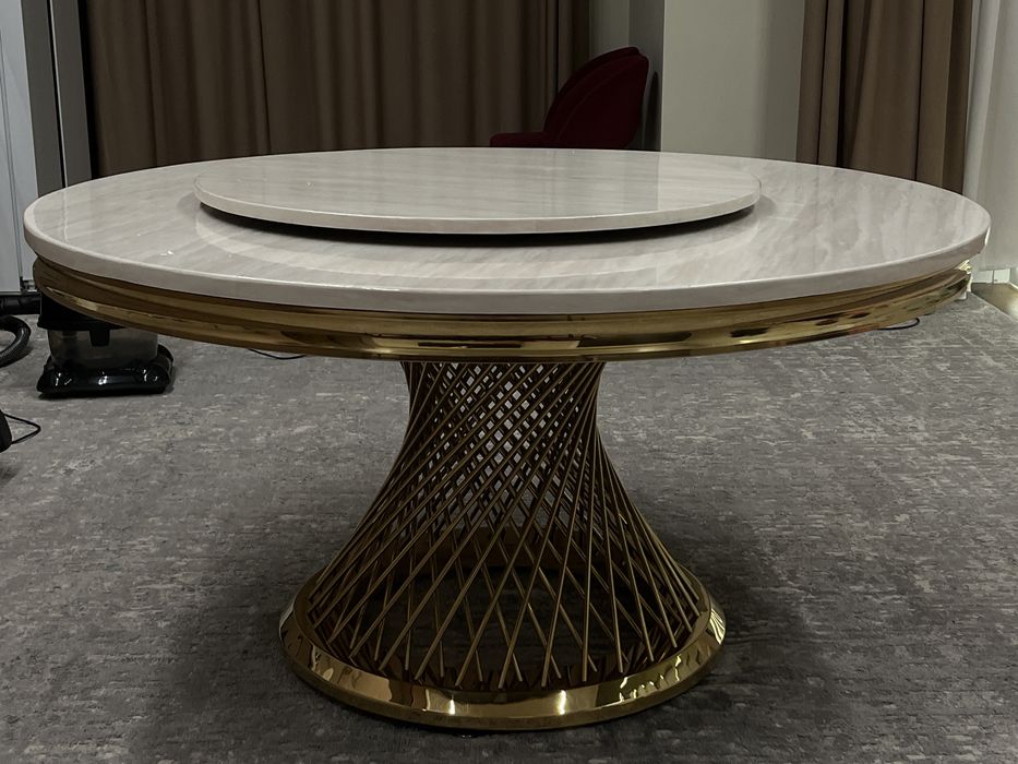 Стол из мрамора и латуни