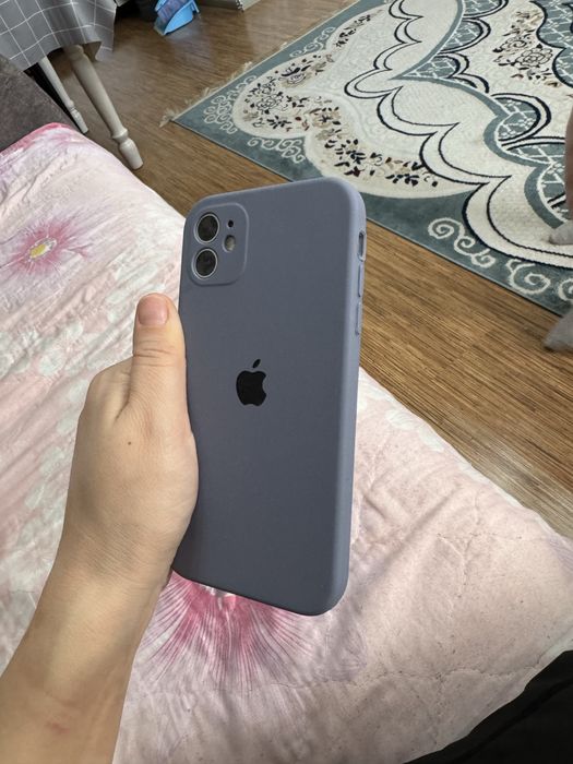 Iphone 11.   белая